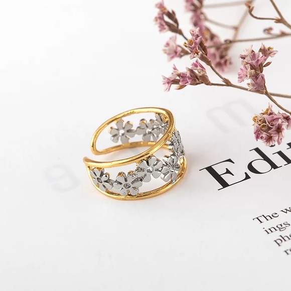 Daisy Antique Silver and Gold Adjustable Ring - Picture 9 of 9